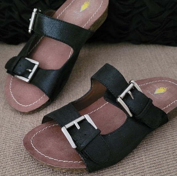 VOLATILE BLACK CRACKLE GENUINE PIG LEATHER SANDALS